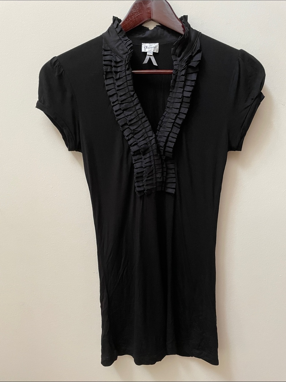 Y2K Dynamite Black Ruffled V-Neck Short Sleeve Top vintage